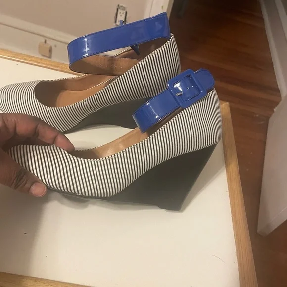 White and black striped wedge shoes - Picture 5 of 7